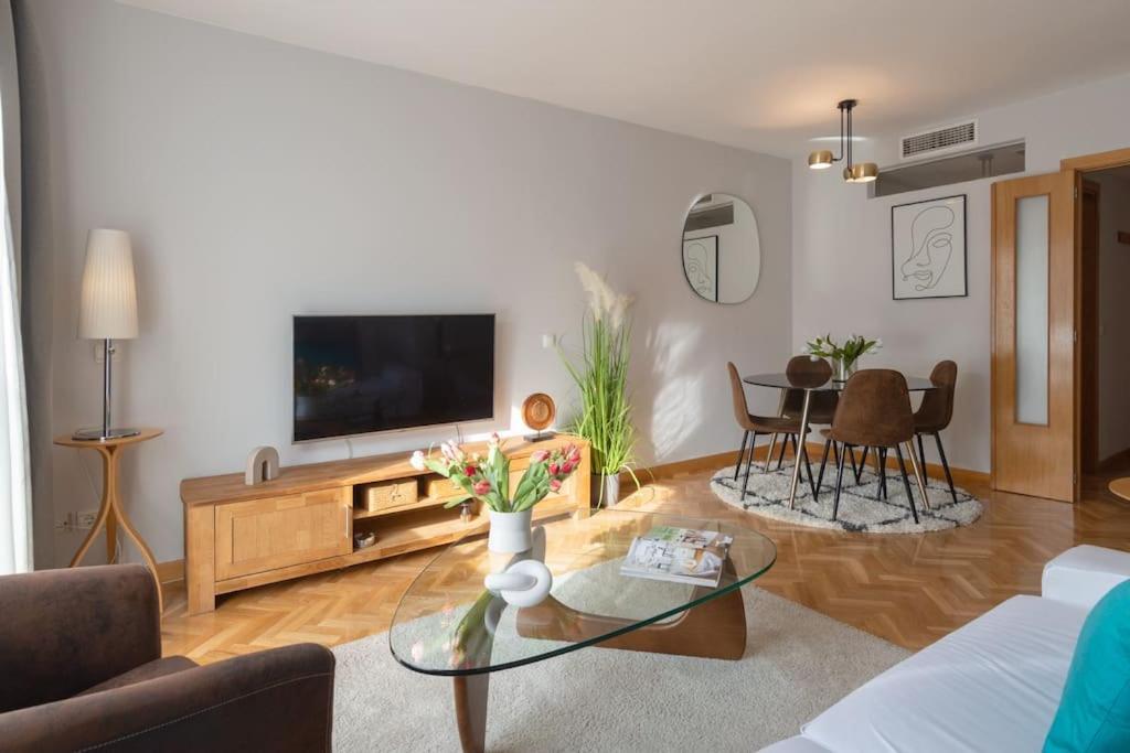 Vivienda Con Zona De Trabajo, Piscina Y Parking Apartment Madrid Luaran gambar