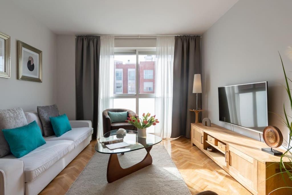 Vivienda Con Zona De Trabajo, Piscina Y Parking Apartment Madrid Luaran gambar