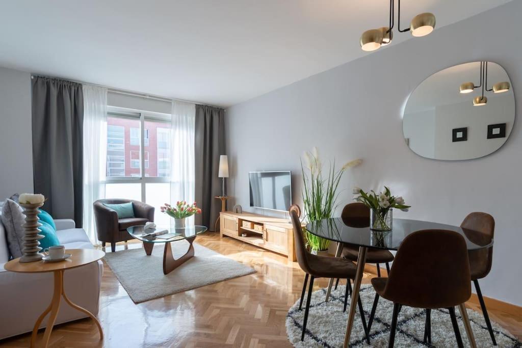 Vivienda Con Zona De Trabajo, Piscina Y Parking Apartment Madrid Luaran gambar