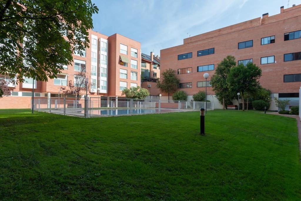 Vivienda Con Zona De Trabajo, Piscina Y Parking Apartment Madrid Luaran gambar