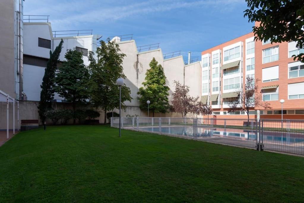 Vivienda Con Zona De Trabajo, Piscina Y Parking Apartment Madrid Luaran gambar